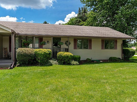 3rd image of 7431 Farview Dr