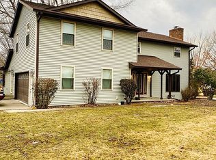 2 Oakland Dr, Riverton, IL 62561