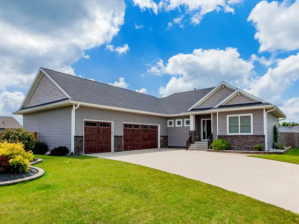 320 Hawthorne Cir, Gilbert, IA 50105
