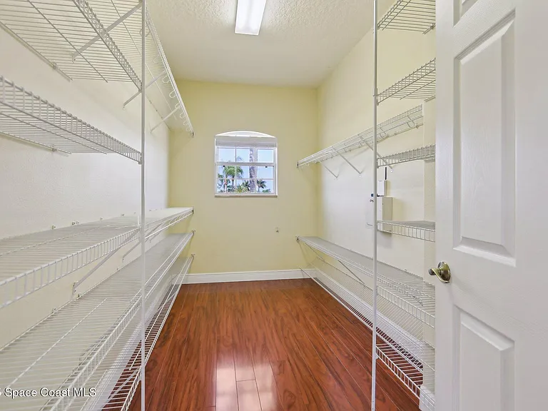929 Hialeah St — Photo 24