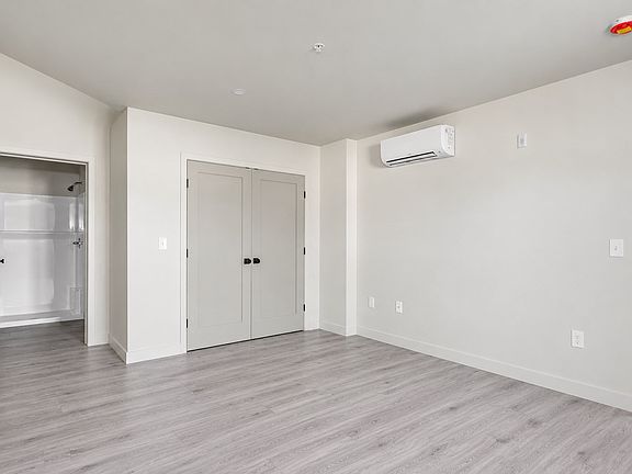 4th image of 131 Perry St #403