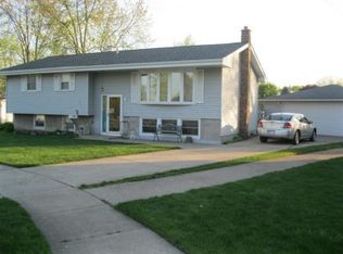 3102 E 99th St, Highland, IN 46322