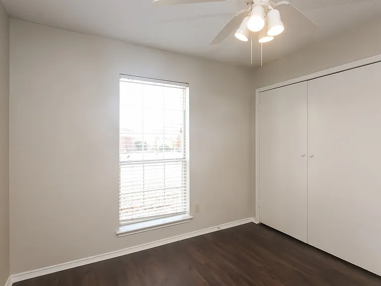 2524 Park Valley Dr — Photo 13