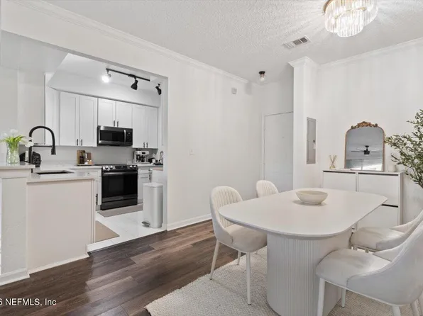 8539 GATE Parkway W #9404, Jacksonville, FL 32216