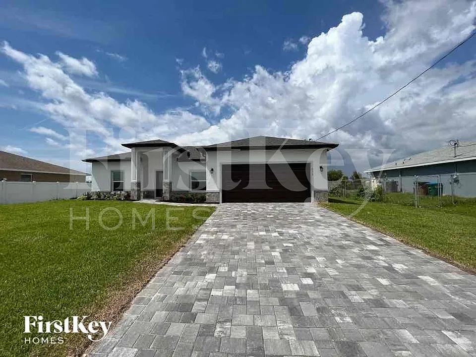 633 NW 28th St