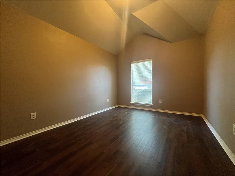 2123 Castle Gardens Ln — Photo 22