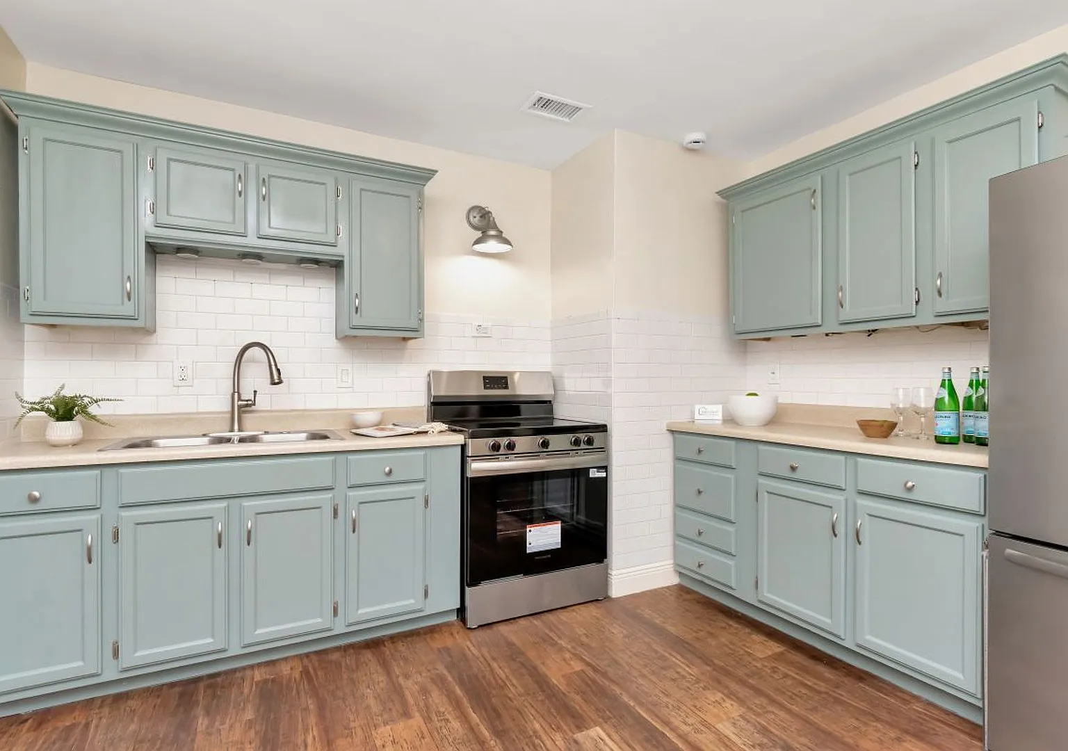 4/2 Home Charming Gulfport Home Featuring Nice Upgrades — Photo 3