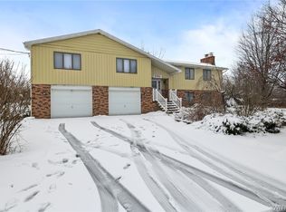 3782 Lower Mountain Rd, Lockport, NY 14094