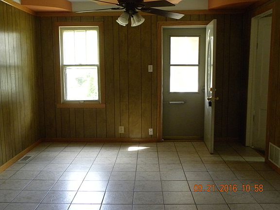 2nd image of 3028 Commercial Ave