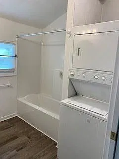 3 bed, 1.0 bath, 700 sqft, $1,200 — Photo 2