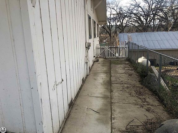 3rd image of 18478 Carter St