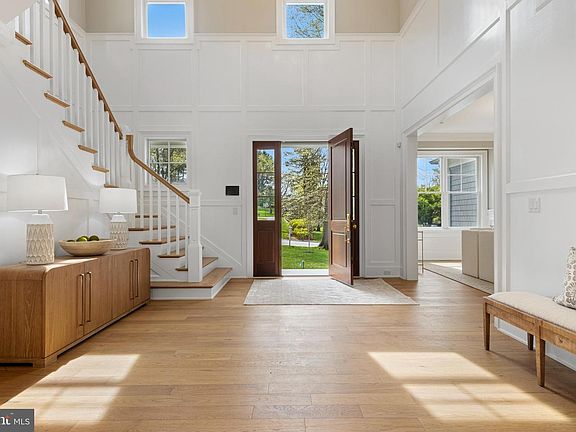 3rd image of 474 Barclay Rd