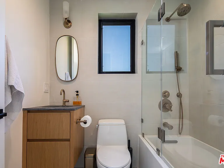 631 N Curson Ave — Photo 20