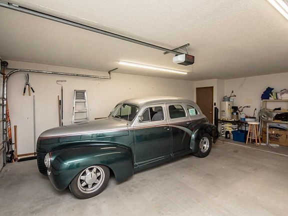 3rd image of 3160 Saddleback Dr