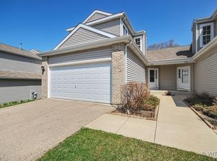 822 Park Bluff Cir #822, Elgin, IL 60120