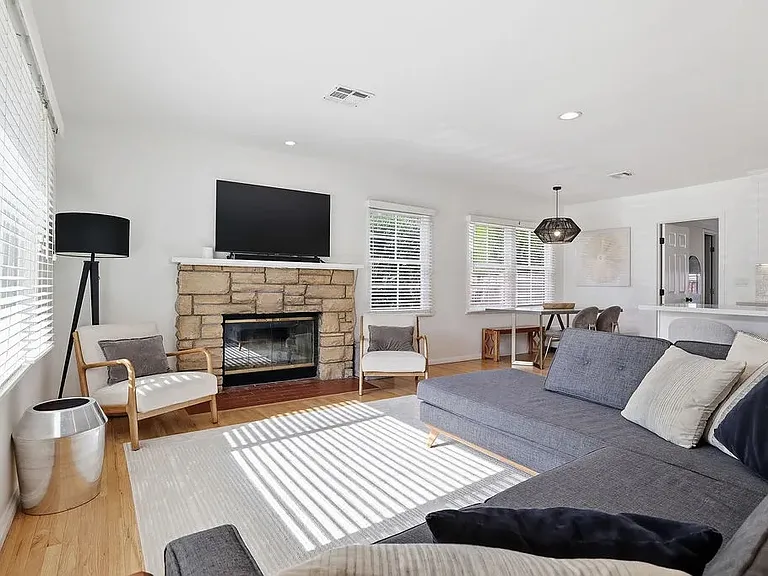 4958 Canoga Ave — Photo 5