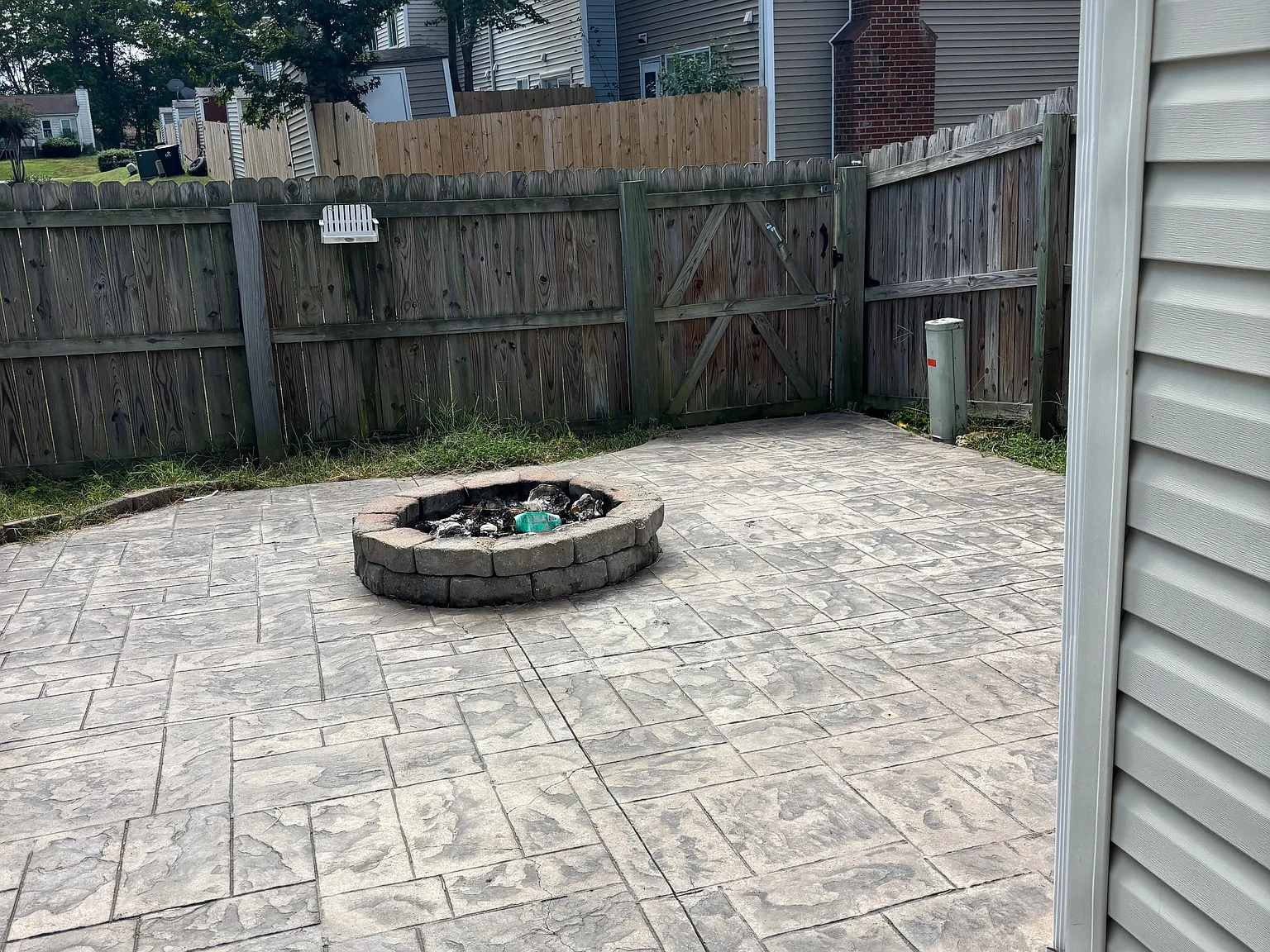 3 bed, 1.5 bath, 1400 sqft, $1,400 — Photo 1