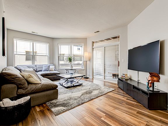 5th image of 1619 N Farwell Ave