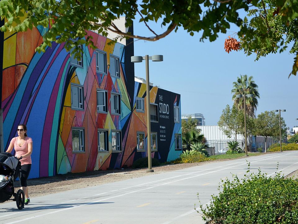 1 block from Noho Bike path