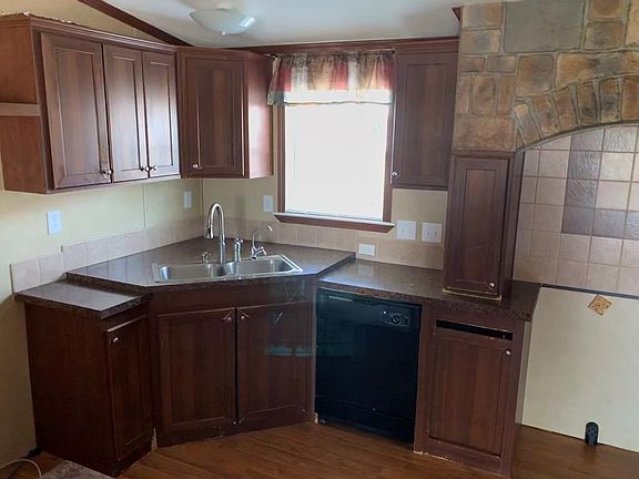 4th image of 213 Hudson Ave