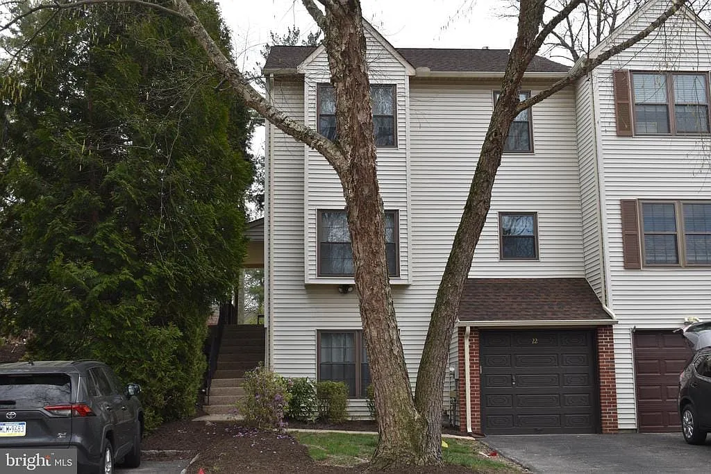 22 Pin Oak Ct photo 1