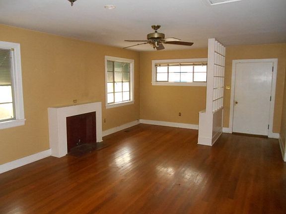 3rd image of 323 Lake Hill Dr