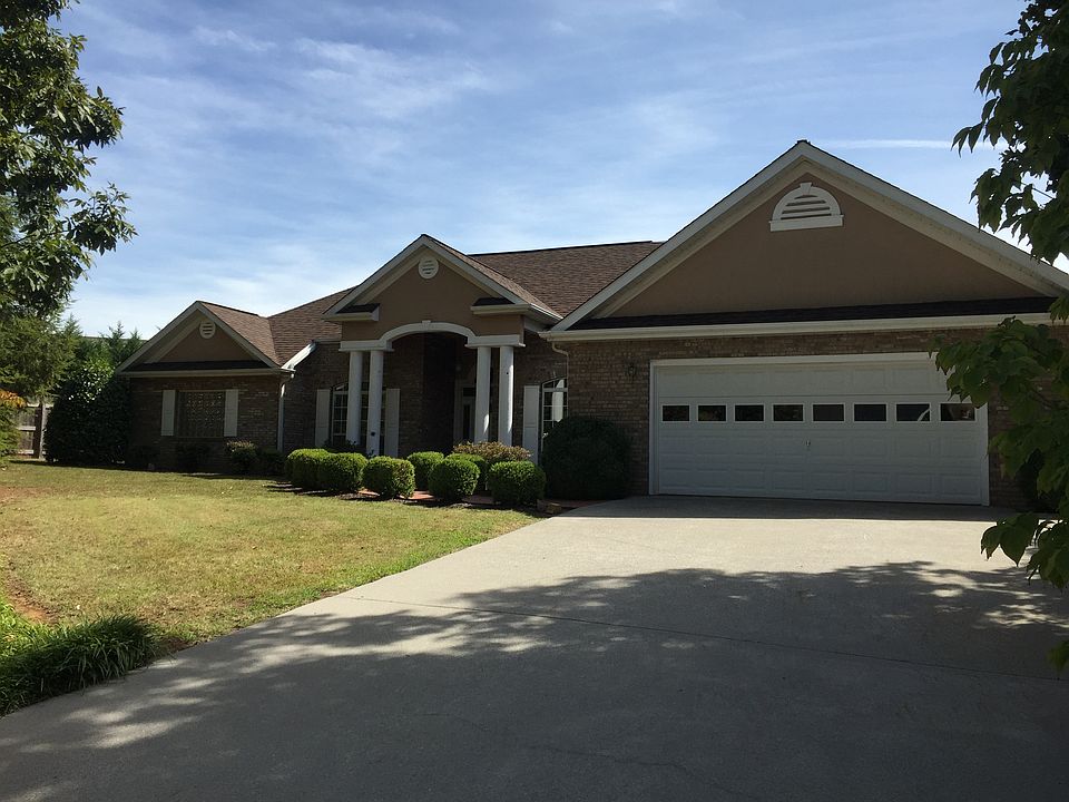 Beautiful 1 story brick home