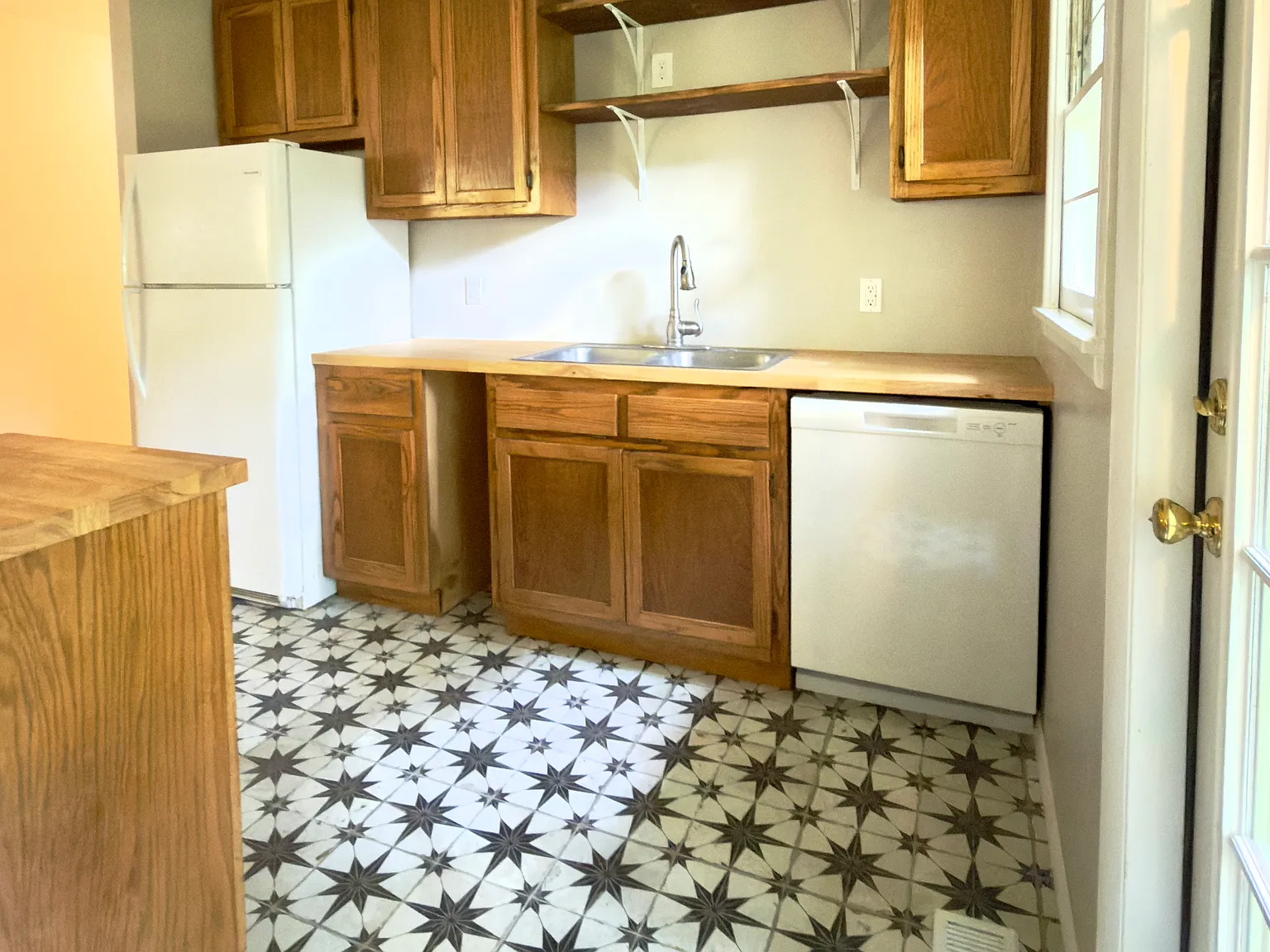3 bed, 1098 sqft, $1,800 — Photo 3