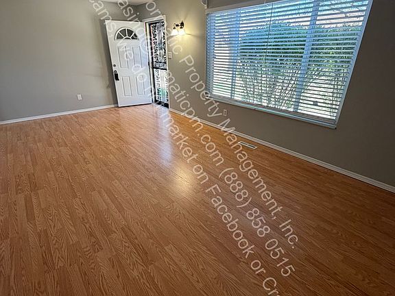 2nd image of 3814 S Yosemite St