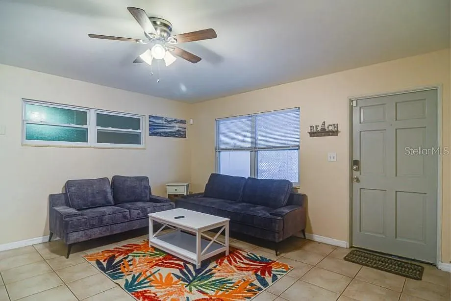 3 bed, 2.0 bath, 1181 sqft, $1,900 — Photo 4