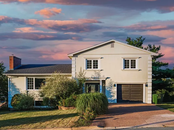 11 Laurentian Dr, Halifax, NS B3M 3G2