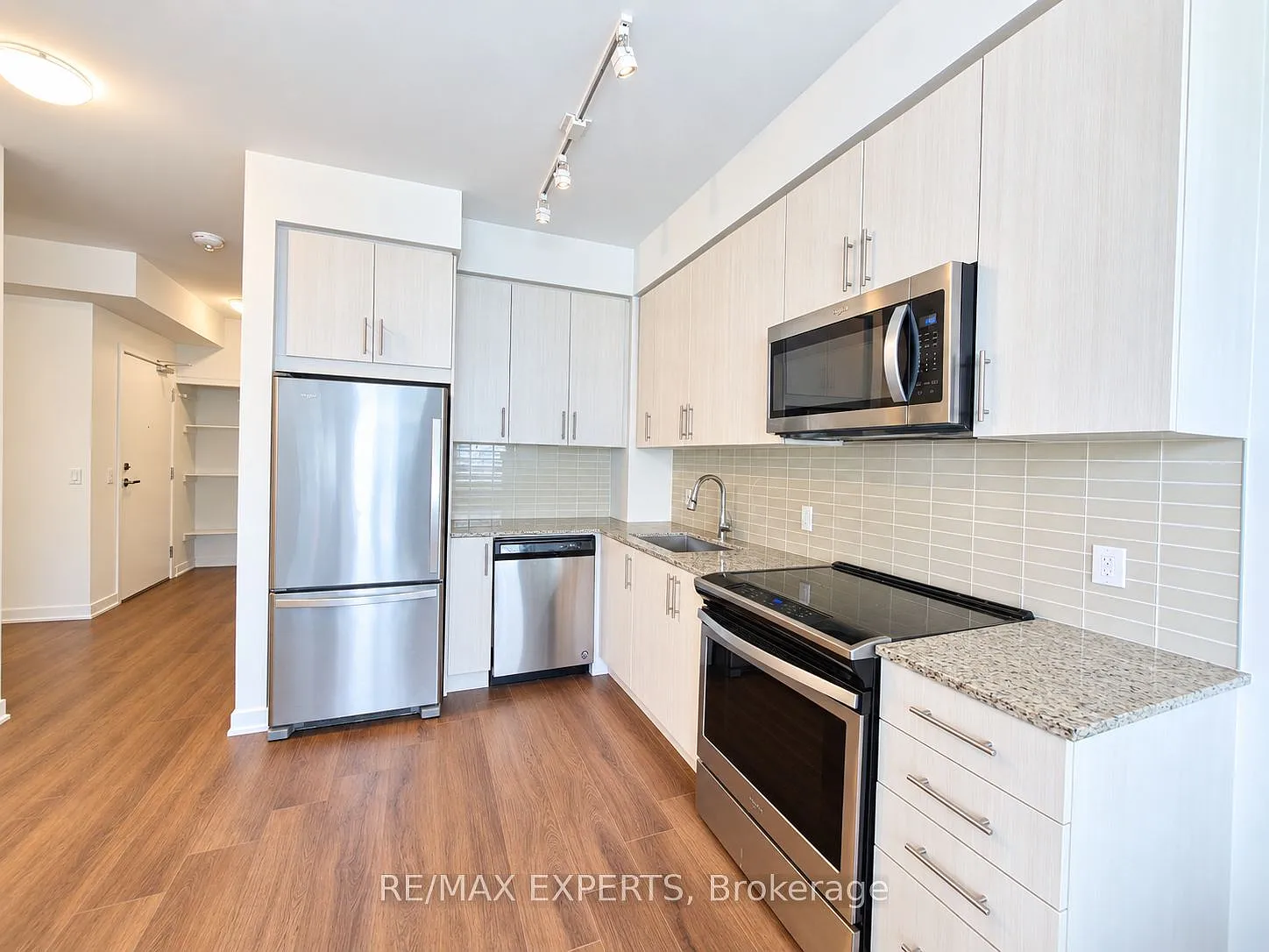 2 bed, $2,200 — Photo 4