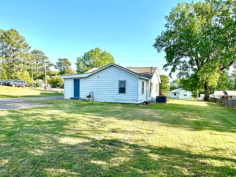 304 W Rasch Rd — Photo 24