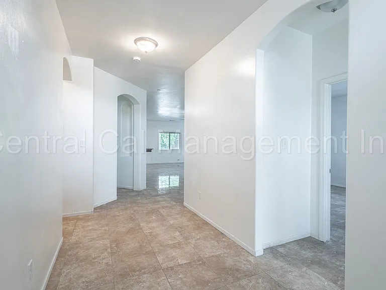 602 Voorhies Ln — Photo 3