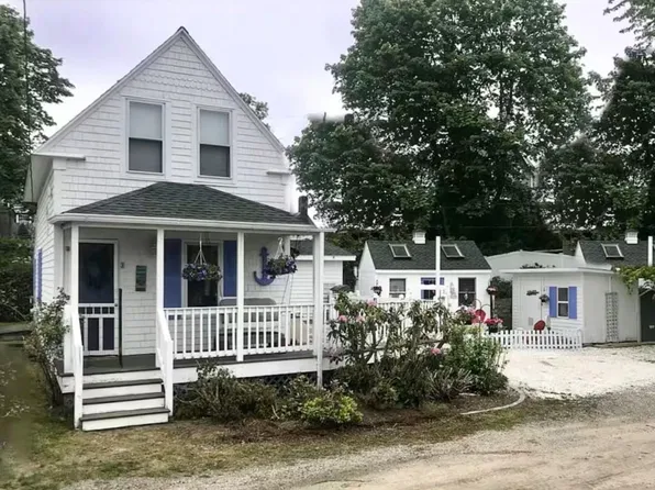 3 Locust St, Buzzards Bay, MA 02532