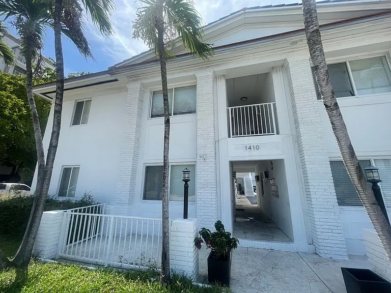 1410 SW 37th Ave — Photo 7