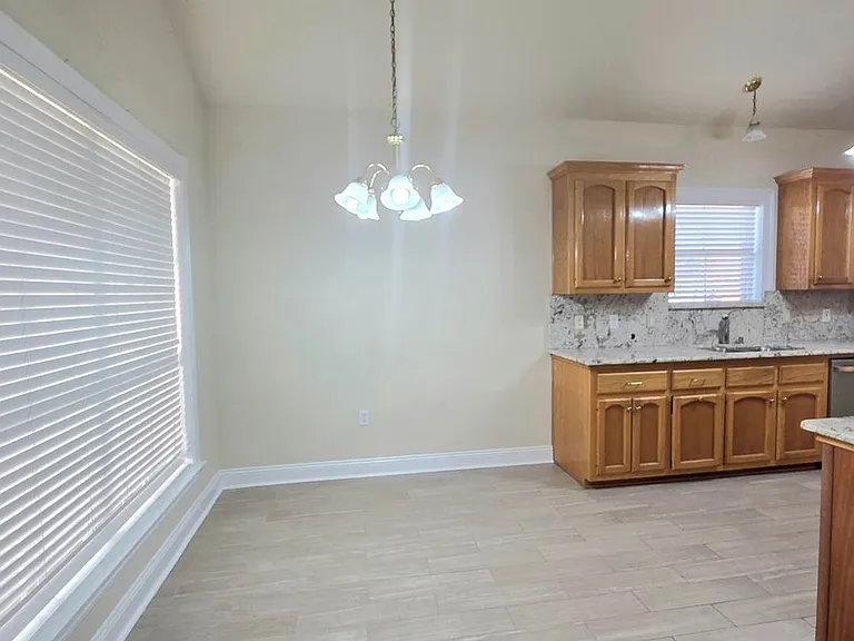 282 Allan Dr — Photo 6