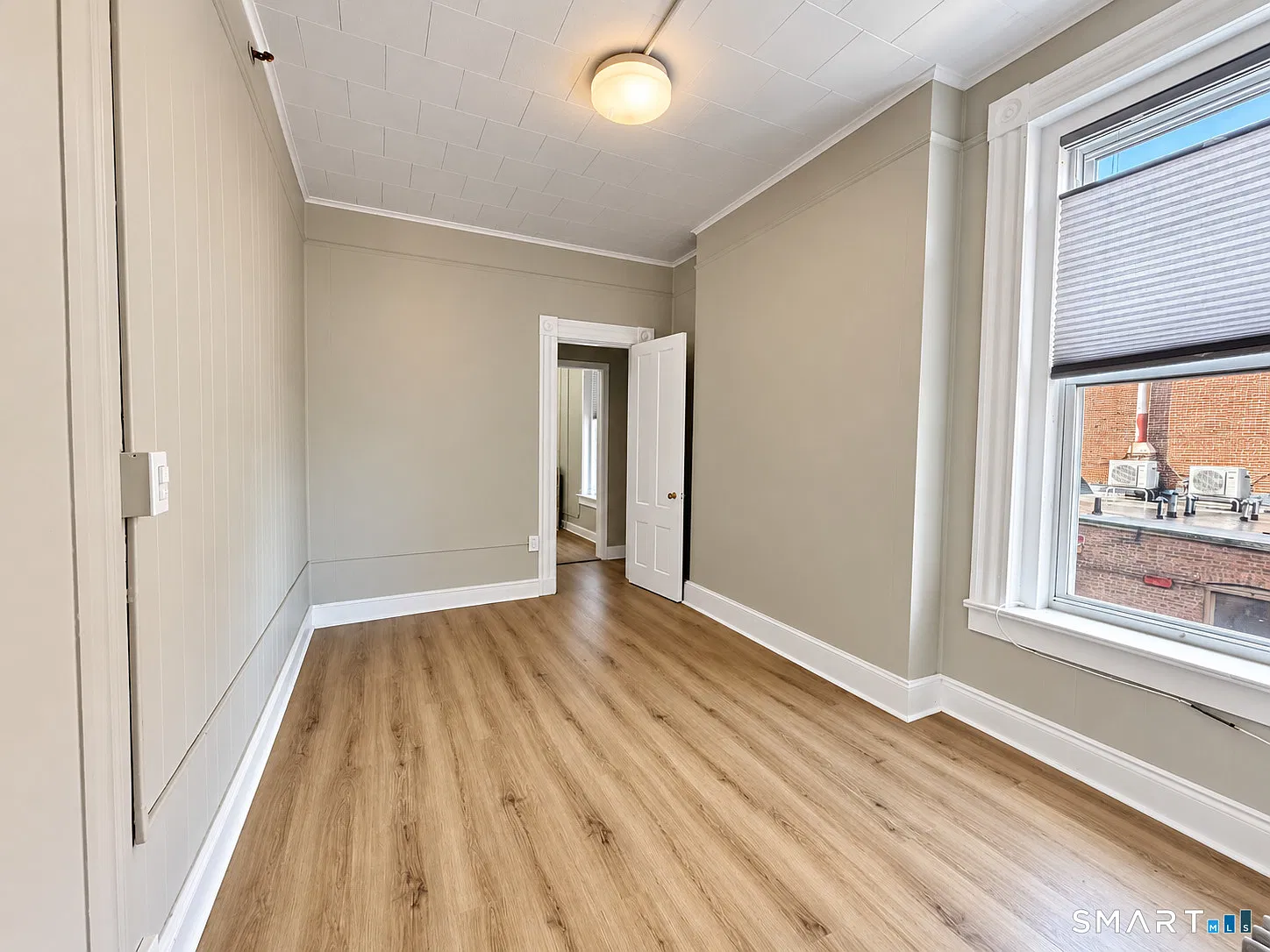460 Main St — Photo 2
