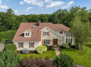 96 Pinewood Hls, Longmeadow, MA 01106
