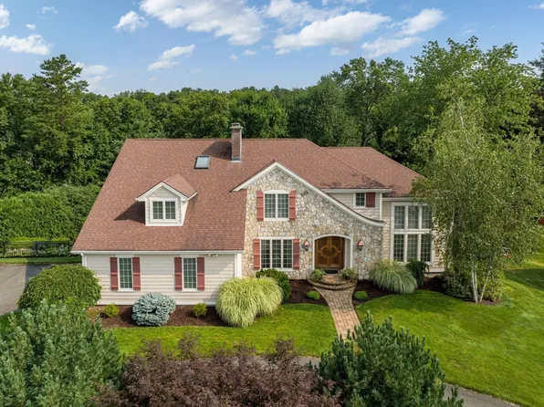 96 Pinewood Hls, Longmeadow, MA 01106