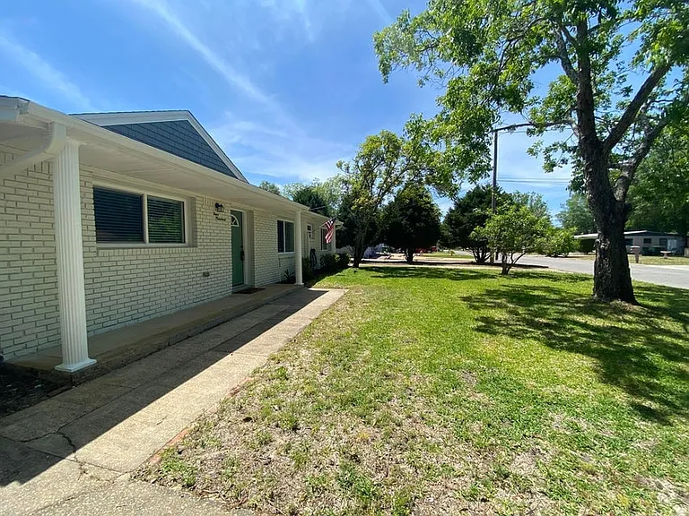 400 Argyle Ct — Photo 58
