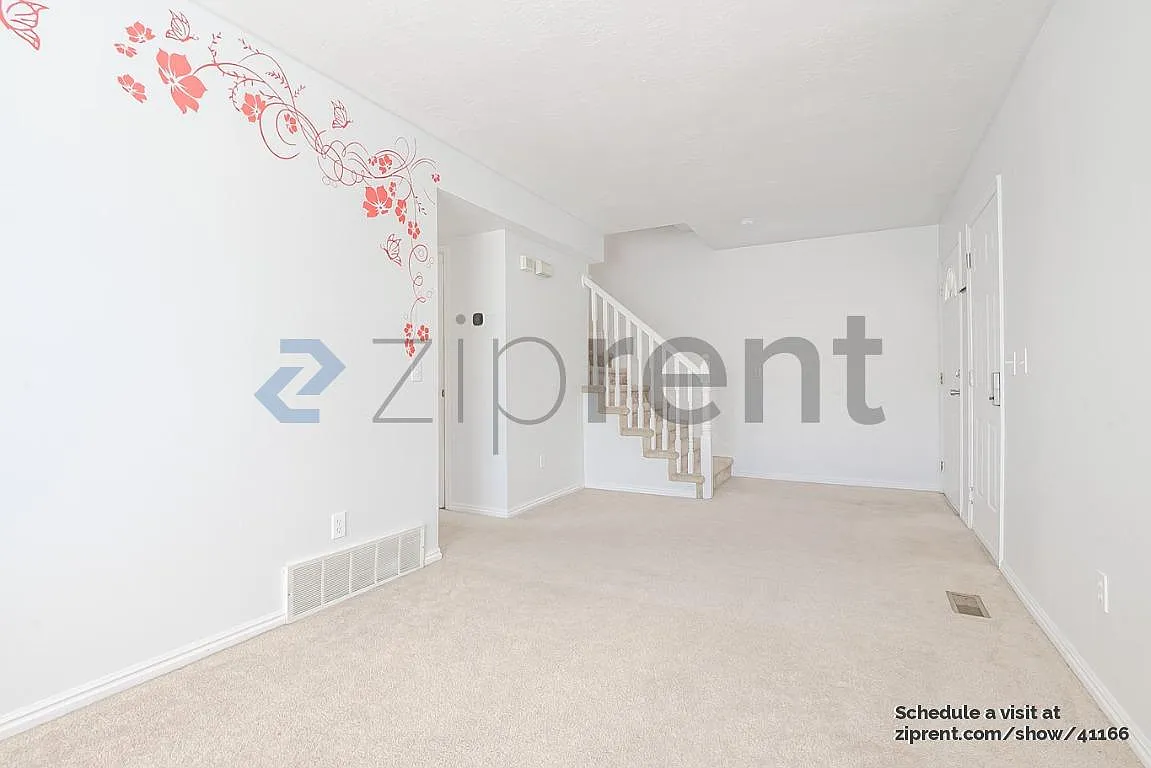 5 bed, 2.5 bath, 1900 sqft, $2,980 — Photo 3