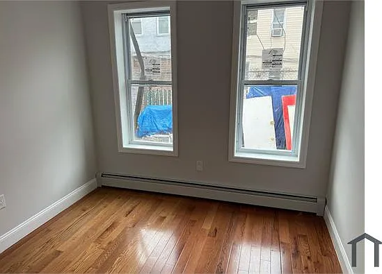 1936 Hennessy Pl — Photo 2