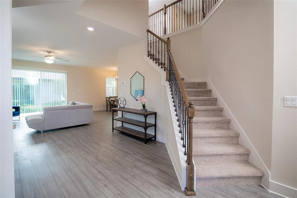 4 bed, 2.5 bath, 2080 sqft, $3,000 — Photo 2