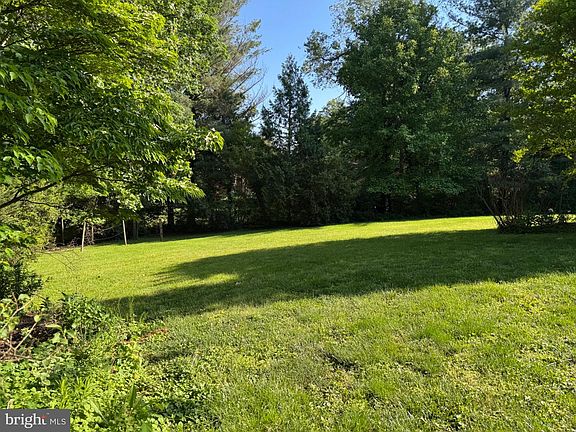 3rd image of 10221 Oakton Dr