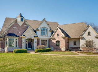 2 Scarlet Oak Dr, Hawthorn Woods, IL 60047