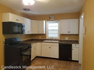 1035 SW Macvicar Ave, Topeka, KS 66604