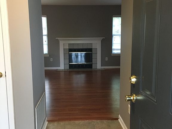 3rd image of 10 Lake Dr N