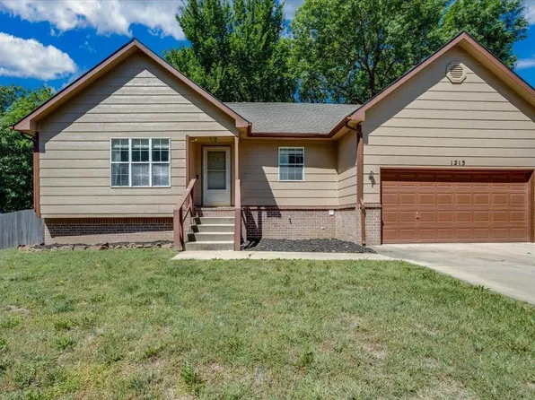 1213 N Wild Turkey Dr, Derby, KS 67037