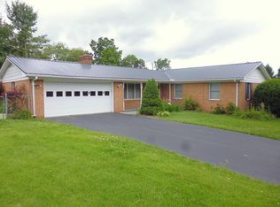 399 Farm Rd, Lewisburg, WV 24901